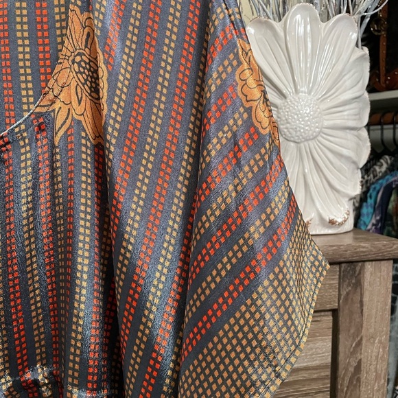 Caftan Blouse - Picture 7 of 16